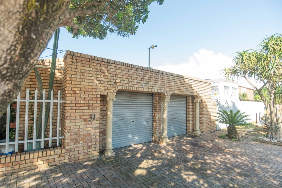 6 Bedroom Property for Sale in Bluewater Bay Eastern Cape